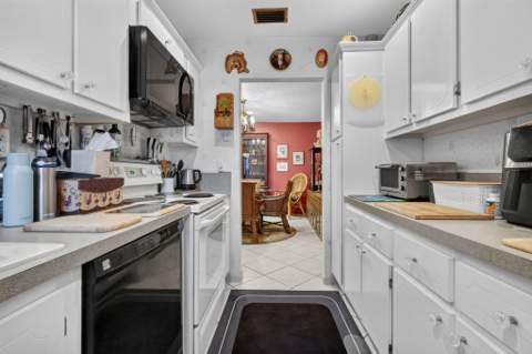5073 Lakefront Boulevard #B, Delray Beach FL - photo 13 of 23