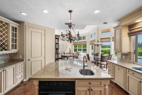 221 Thornton Drive, Palm Beach Gardens FL - photo 15 of 51