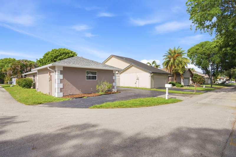 3 bedroom Single Family Residence at 8300 SW 41st Street, Woods Of Rolling Hills, Davie — photo 4