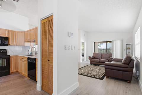 8300 SW 41st Street, Davie FL - photo 7 of 27