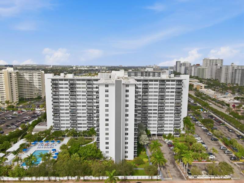 1 bedroom Stock Cooperative at 3333 NE 34th Street #1418, Coral Ridge Towers South Co-Op, Fort Lauderdale — photo 2