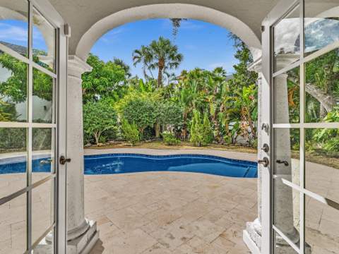 898 Azalea Street, Boca Raton FL - photo 7 of 31