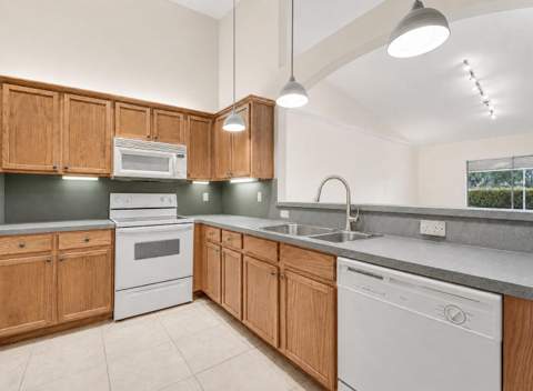 8482 Logia Circle, Boynton Beach FL - photo 16 of 91