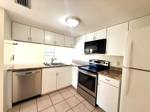 3100 SE Brook Street, Stuart FL - photo 9 of 28