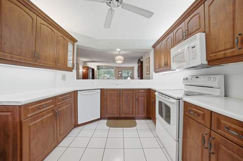 7643 Granville Drive #210, Tamarac FL - photo 9 of 30