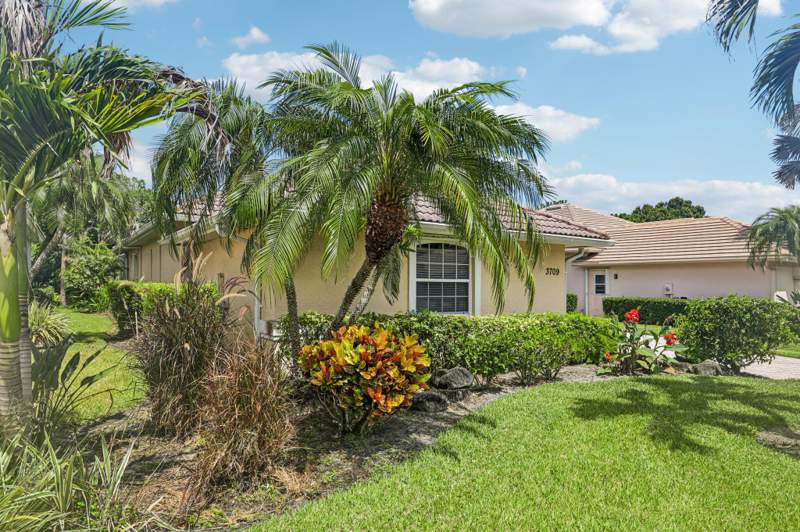 3 bedroom Single Family Residence at 3709 NW Royal Oak Drive, Jensen Beach Golf And Country Club, Jensen Beach — photo 4