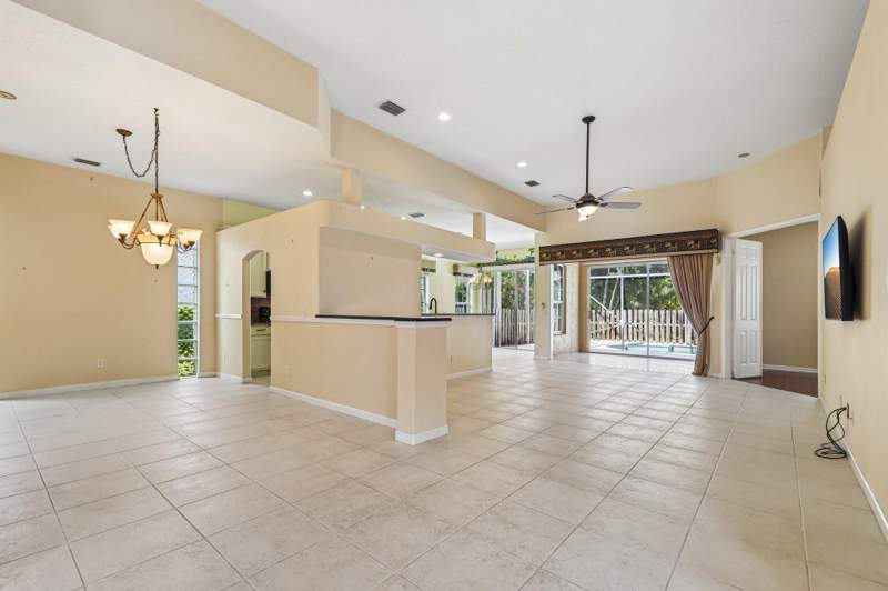 3 bedroom Single Family Residence at 3709 NW Royal Oak Drive, Jensen Beach Golf And Country Club, Jensen Beach — photo 5