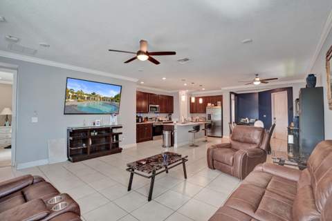 4147 Rosa Drive, Deerfield Beach FL - photo 7 of 39