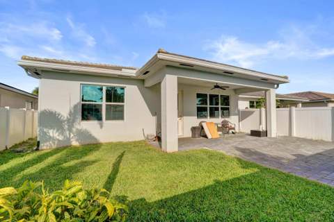 4147 Rosa Drive, Deerfield Beach FL - photo 23 of 39