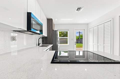 4841 NE 5th Terrace, Fort Lauderdale FL - photo 8 of 32