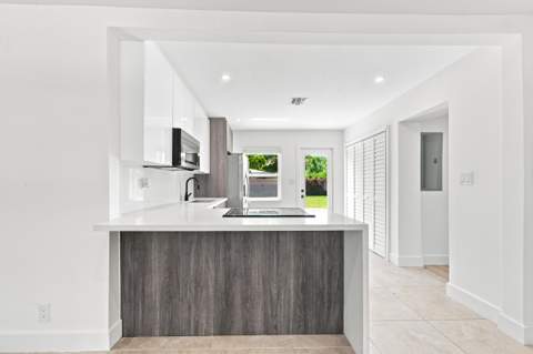 4841 NE 5th Terrace, Fort Lauderdale FL - photo 12 of 32