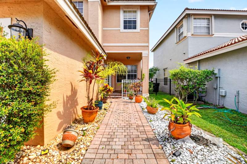 4 bedroom Single Family Residence at 5018 Starblaze Drive, Nautica Isles 4, Greenacres — photo 4