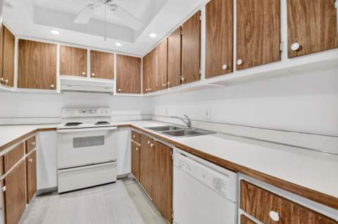 125 S Ocean Avenue #211, Palm Beach Shores FL - photo 17 of 53