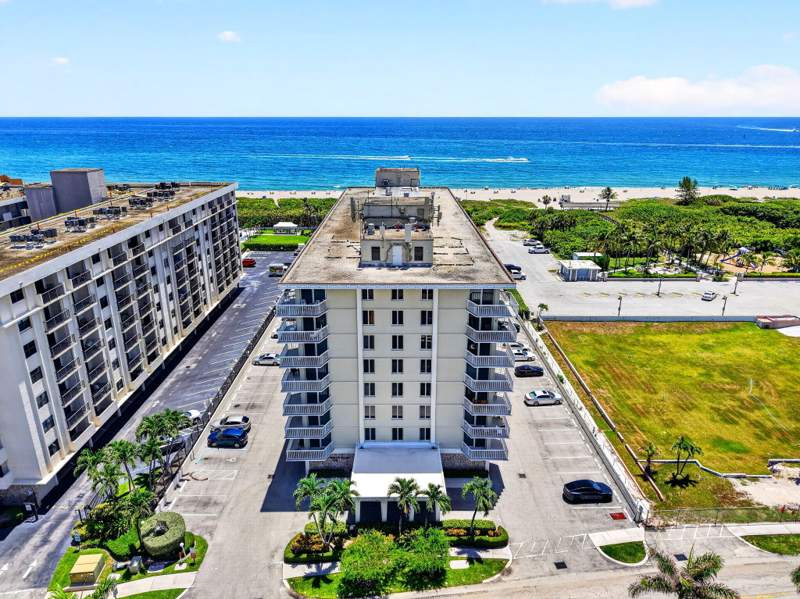 1 bedroom Condominium at 125 S Ocean Avenue #211, Mayan Towers Condo I, Palm Beach Shores — photo 3