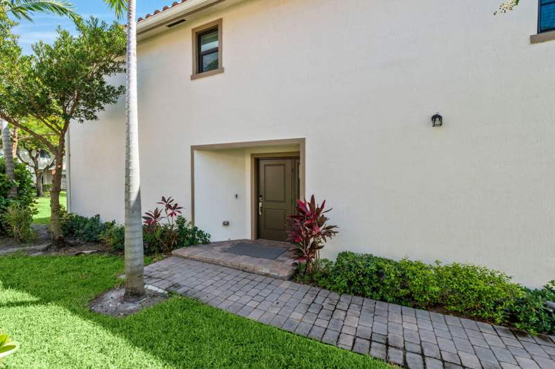 3 bedroom Townhouse at 6001 Woods Edge Circle, Mediterranea, Riviera Beach — photo 2