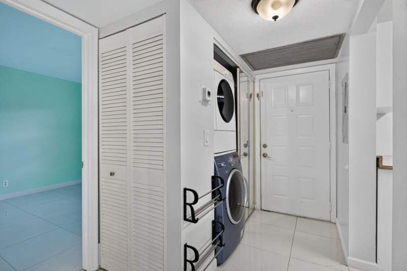 2 bedroom Condominium at 5540 Lakeside Drive #102, Viewpointe Condo, Margate — photo 2