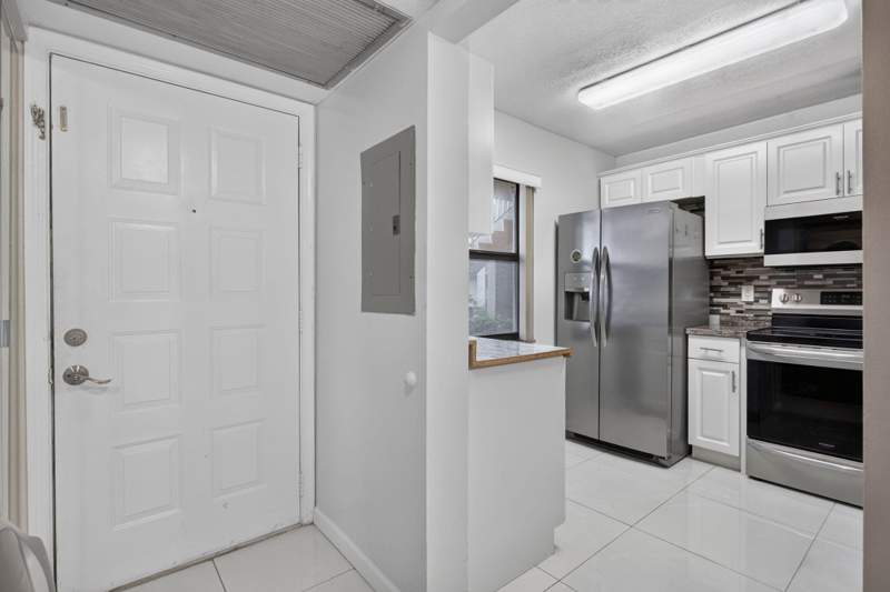 2 bedroom Condominium at 5540 Lakeside Drive #102, Viewpointe Condo, Margate — photo 3