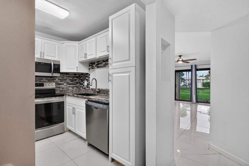 2 bedroom Condominium at 5540 Lakeside Drive #102, Viewpointe Condo, Margate — photo 4