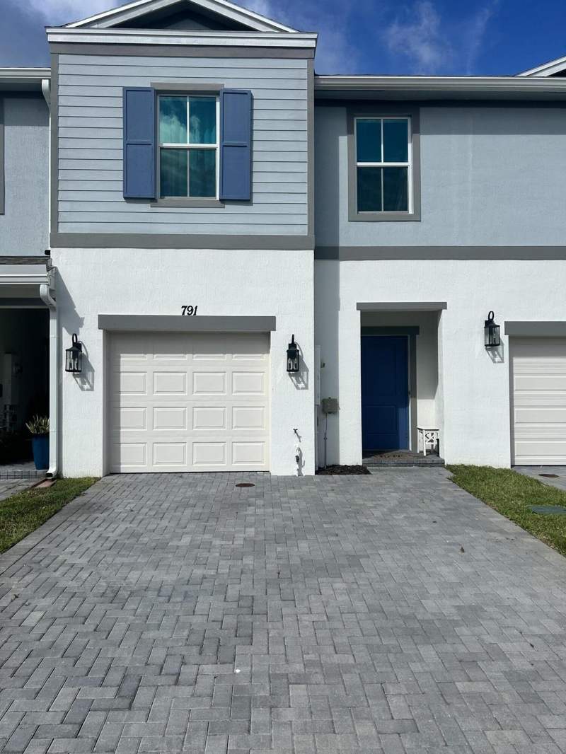 3 bedroom Townhouse at 791 NE Trailside Run, River Place On The St Lucie No. 8, Port St. Lucie — photo 2