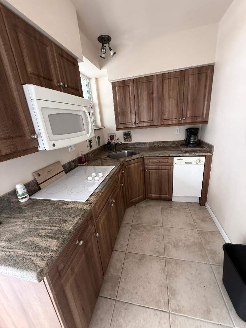 1 bedroom Stock Cooperative at 1920 S Ocean Drive #304, Atlantic Towers Co-Op, Fort Lauderdale — photo 3