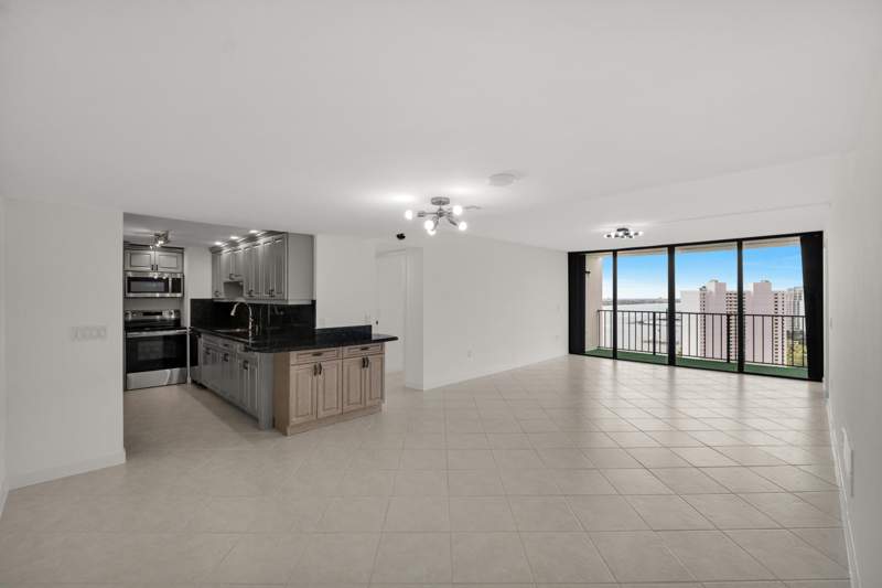 2 bedroom Condominium at 5600 N Flagler Drive #2504, Palm Beach House Condo, West Palm Beach — photo 4
