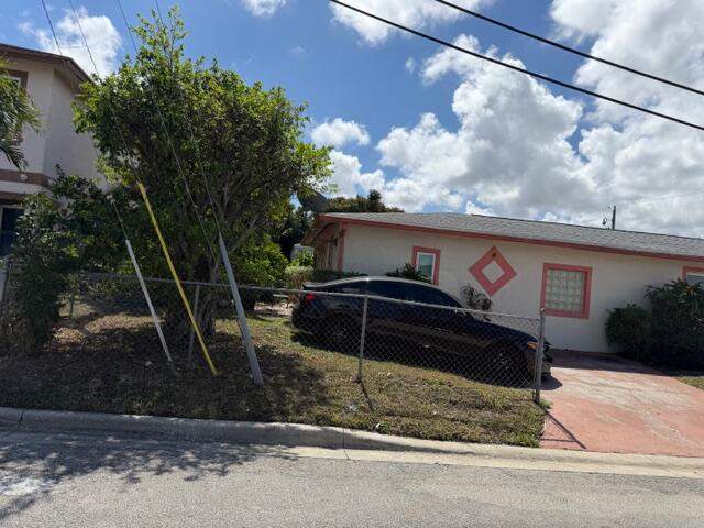 4 bedroom Single Family Residence at 1585 W 36th Street, Acrehome Park First Add, West Palm Beach — photo 5