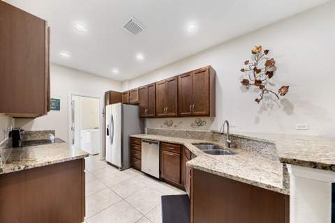 3964 Poinciana Lane, Hollywood FL - photo 6 of 33