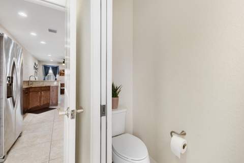 3964 Poinciana Lane, Hollywood FL - photo 24 of 33