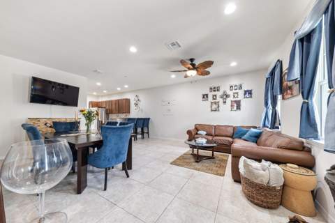 3964 Poinciana Lane, Hollywood FL - photo 11 of 33
