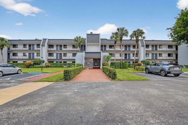 1 bedroom Condominium at 4254 D Este Court #304, Fountains, Lake Worth — photo 2