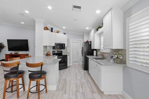 8450 Saint Johns Court, Wellington FL - photo 19 of 46