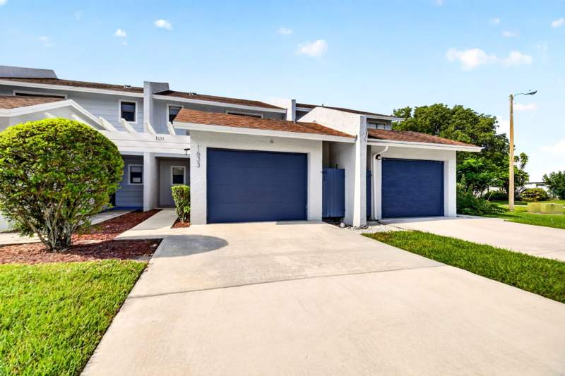 2 bedroom Townhouse at 1633 Woodbridge Lakes Circle #1633, Woodbridge Lakes, West Palm Beach — photo 2