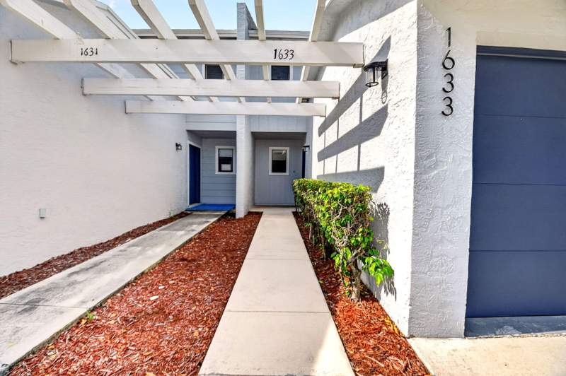 2 bedroom Townhouse at 1633 Woodbridge Lakes Circle #1633, Woodbridge Lakes, West Palm Beach — photo 4