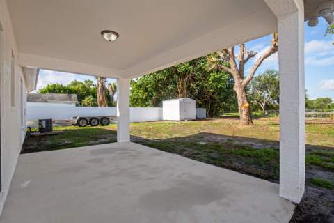 5060 SE Ebbtide Avenue, Stuart FL - photo 16 of 25