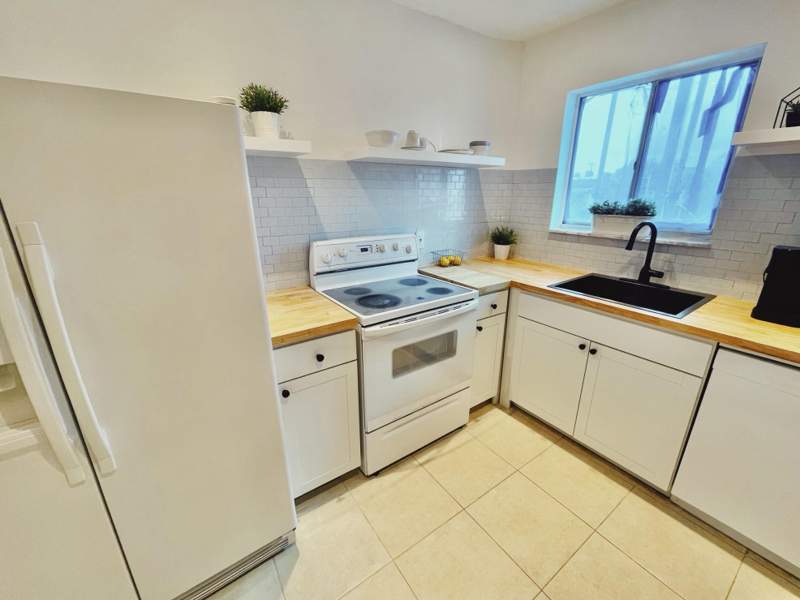 2 bedroom Condominium at 1410 S Federal Highway #205, El Castelay Condo, Lake Worth Beach — photo 3
