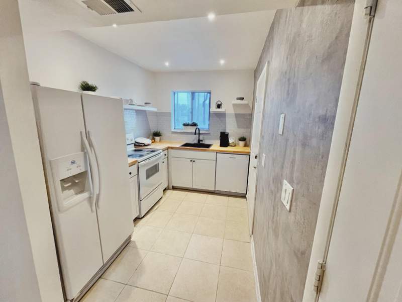 2 bedroom Condominium at 1410 S Federal Highway #205, El Castelay Condo, Lake Worth Beach — photo 4