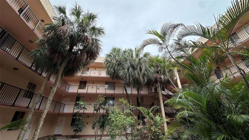 2 bedroom Condominium at 2830 Somerset Drive #104N, Somerset Lakes Condo, Lauderdale Lakes — photo 2