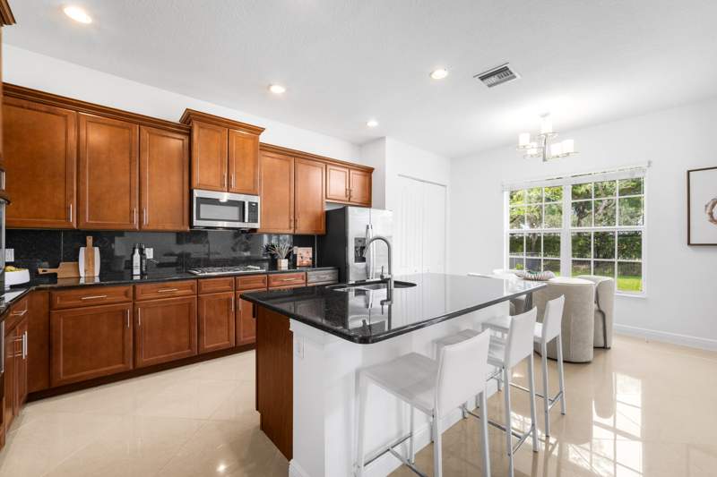 5 bedroom Single Family Residence at 10111 Edgewater Court, MiraLago at Parkland, Parkland — photo 3