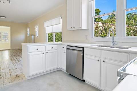 813 Avon Road, West Palm Beach FL - photo 11 of 43