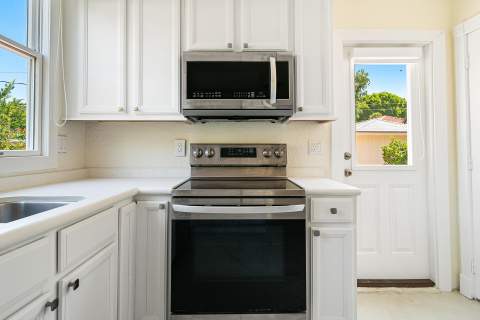 813 Avon Road, West Palm Beach FL - photo 13 of 43