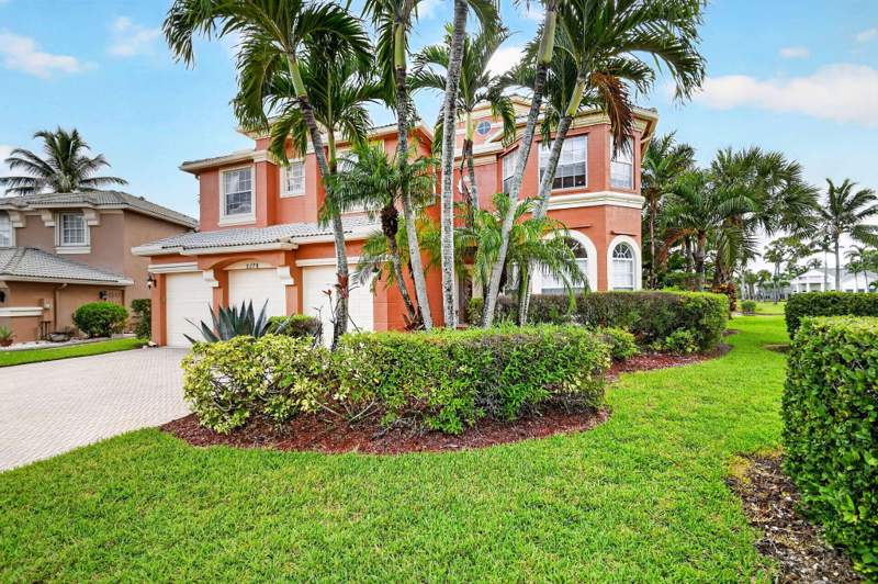 5 bedroom Single Family Residence at 2279 Ridgewood Circle, Madison Green 1 Pars F And J, Royal Palm Beach — photo 2