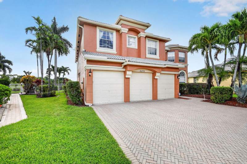 5 bedroom Single Family Residence at 2279 Ridgewood Circle, Madison Green 1 Pars F And J, Royal Palm Beach — photo 3
