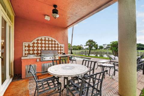 2279 Ridgewood Circle, Royal Palm Beach FL - photo 6 of 150