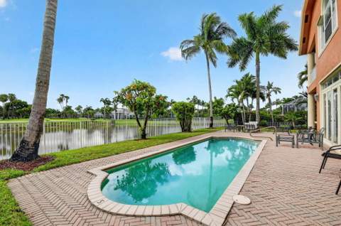 2279 Ridgewood Circle, Royal Palm Beach FL - photo 11 of 150