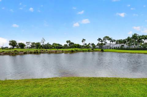 2279 Ridgewood Circle, Royal Palm Beach FL - photo 17 of 150