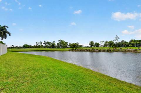 2279 Ridgewood Circle, Royal Palm Beach FL - photo 18 of 150