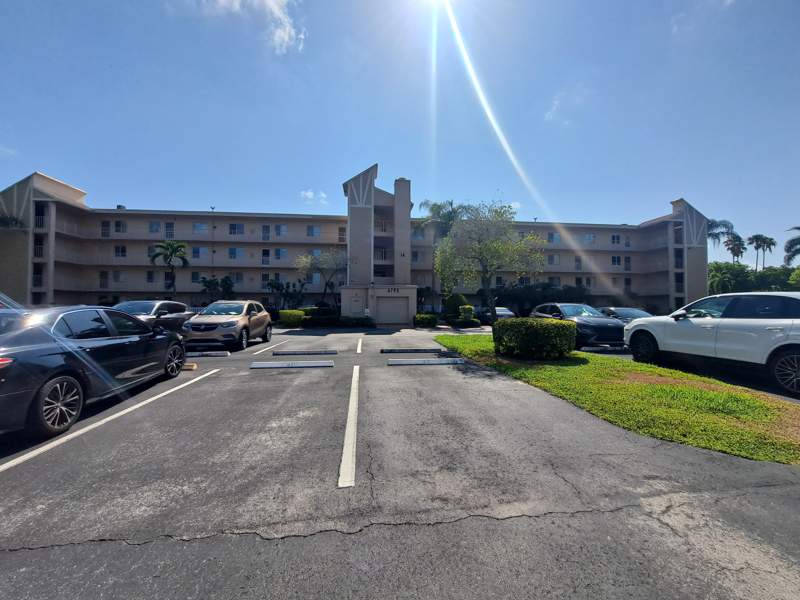 2 bedroom Condominium at 6795 Huntington Lane #405, Huntington Lakes Sec Two Condos, Delray Beach — photo 2