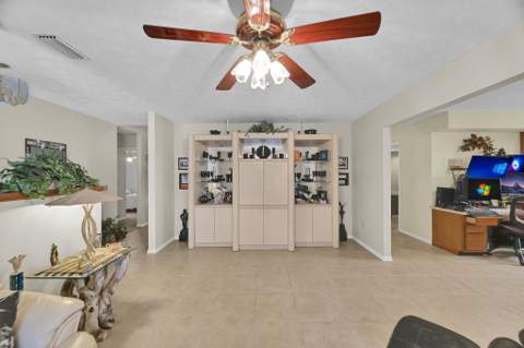 8690 Shadylake Lane, Fort Pierce FL - photo 17 of 37