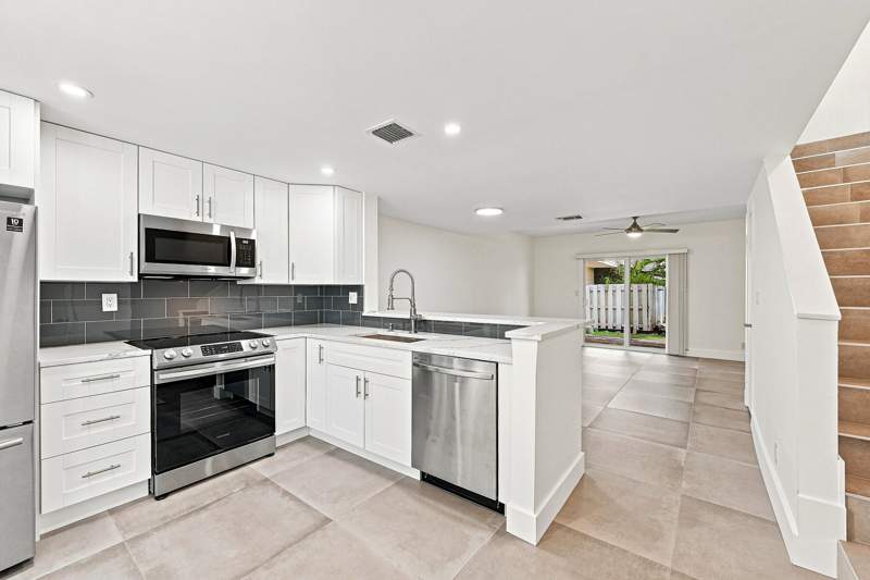2 bedroom Townhouse at 2627 NE 15th Street, Sun Harbour, Pompano Beach — photo 3