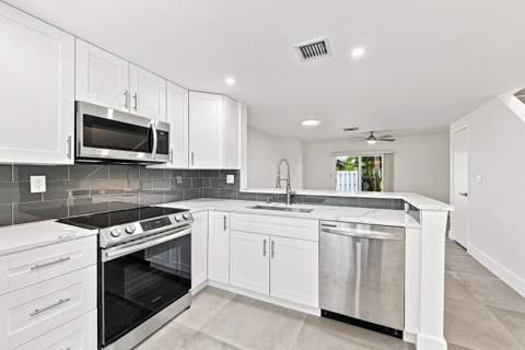 2627 NE 15th Street, Pompano Beach FL - photo 8 of 39
